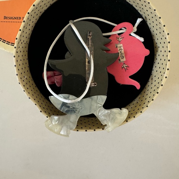 Erstwilder Pebbles Penguin On Ice Skating Brooch - Picture 2 of 2